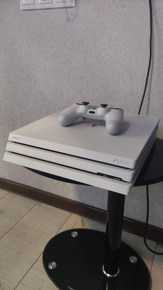 Playstation 4 pro!Как новый !