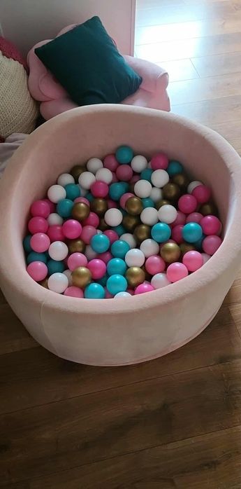 Basen z kulkami dla dziewczynki
