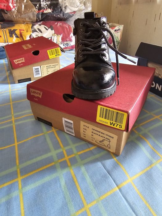 Botas levis menina