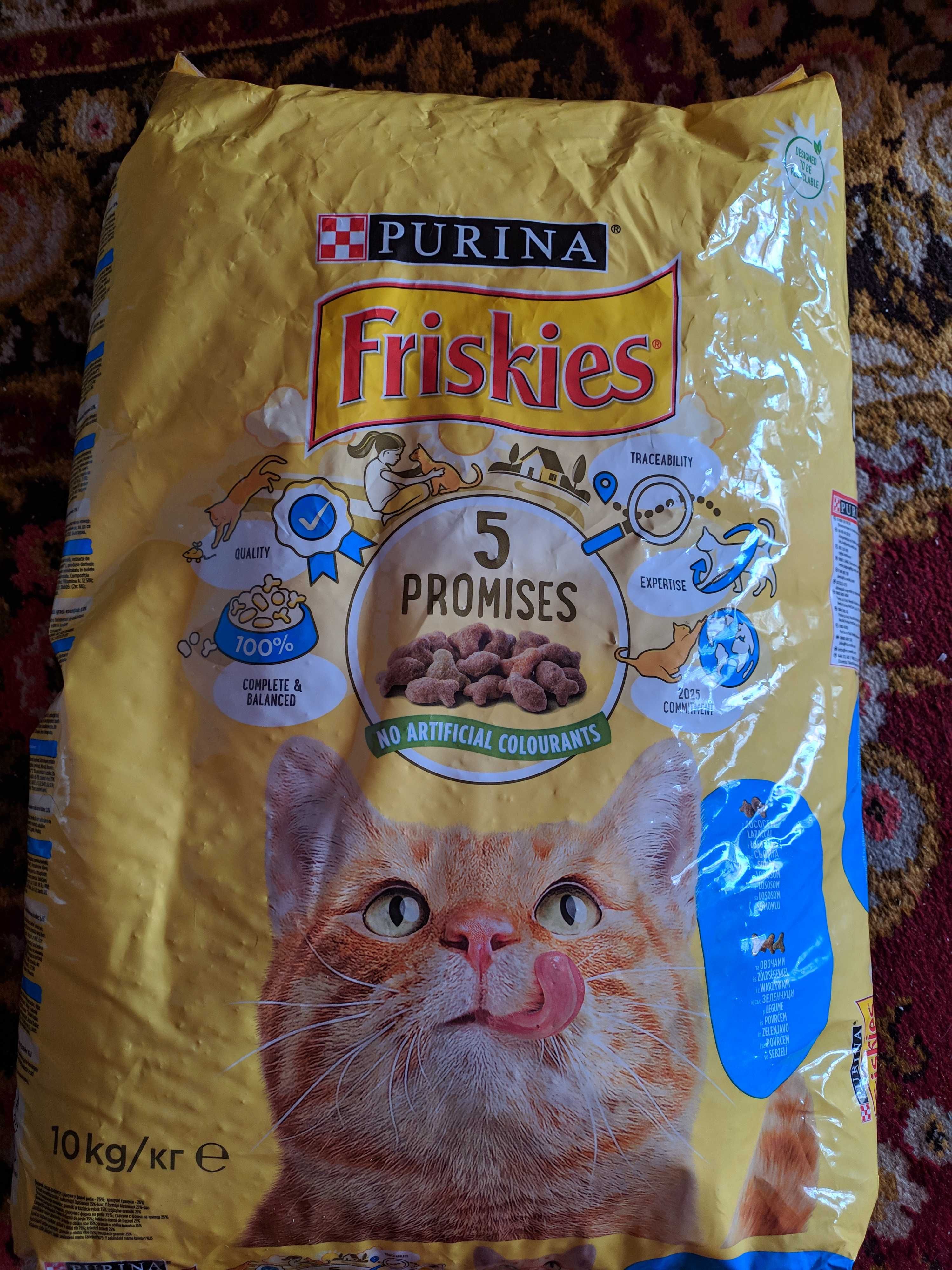 Сухий корм для котів Purina Friskies з лососем та овочами (10 кг)
