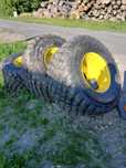 Koła i opony John Deere nowe.