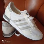 Sapatilhas Adidas, novas