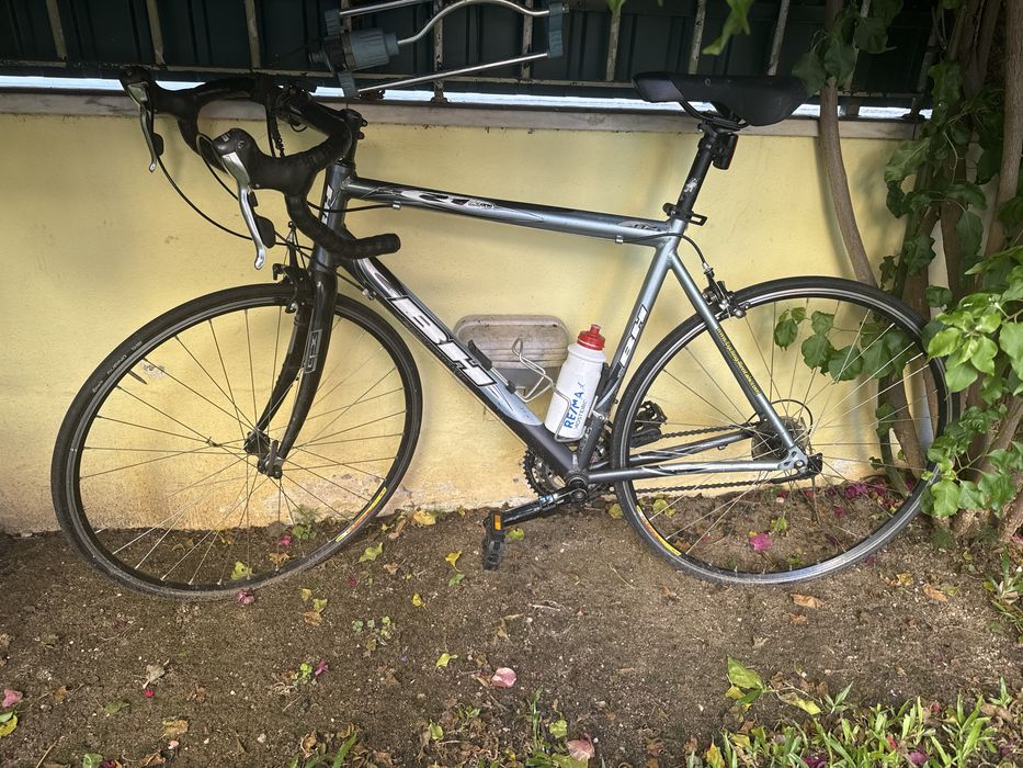 Bicicleta de estrada BH