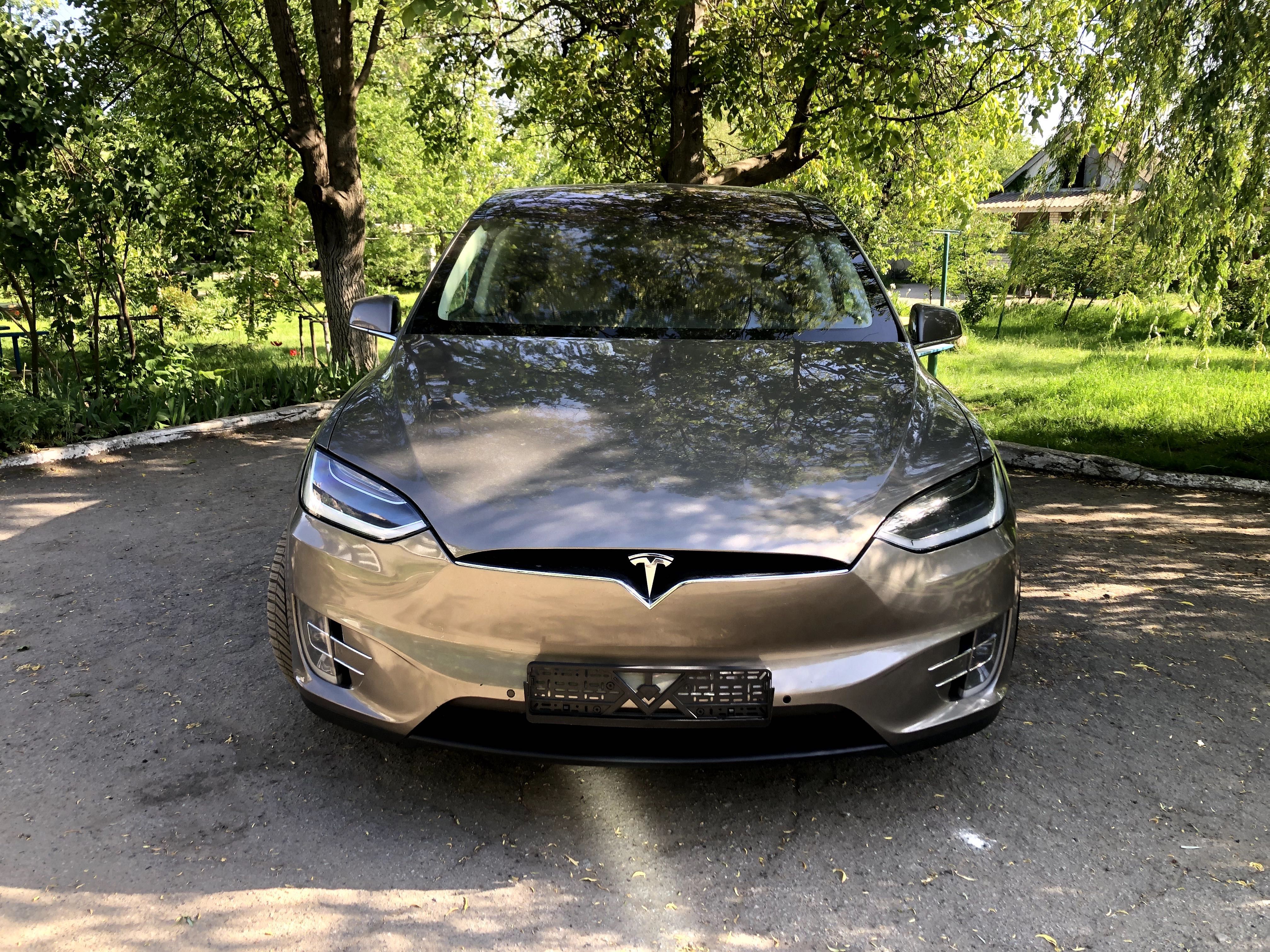 Tesla Model X 90D