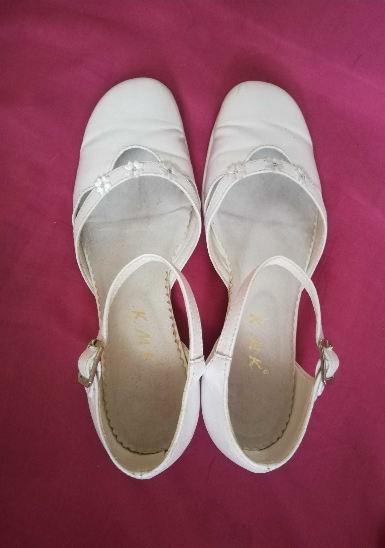 Buty pantofelki wizytowe komunijne ślubne białe na małym obcasie 36