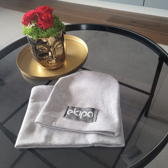 Ekipa Zestaw czapka szalik maseczka świeci w ciemnosc jasny szary Nowe