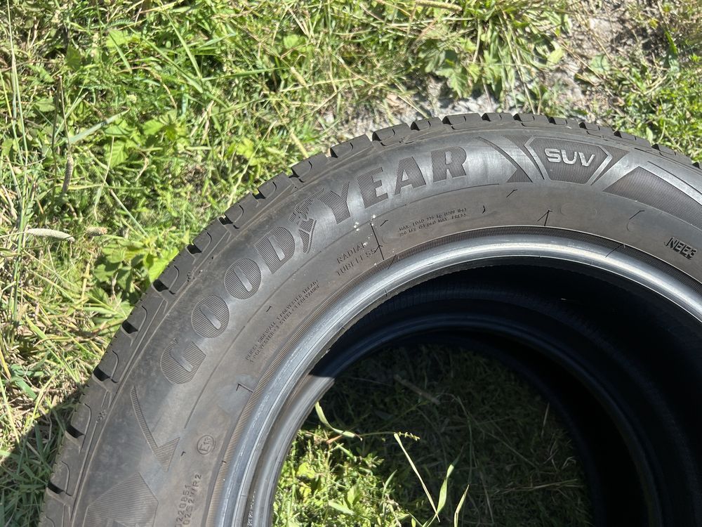 2xopona zimowa GOODYEAR w rozmiarze 215/65 R17