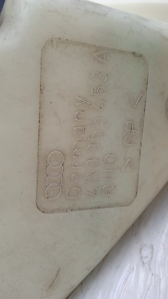 Audi A6 C5 Zbiorniczek Spryskiwaczy Pod zwykły i Xenon