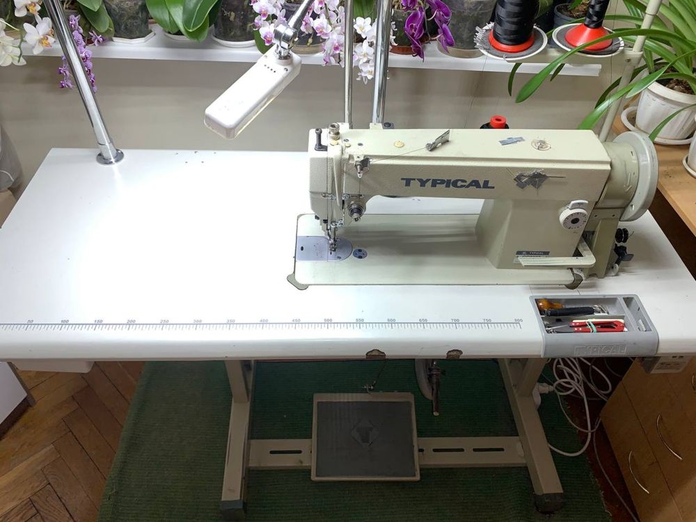 Швейная машинка Typical GC0302 с двойным шагом для средних и тяжелых