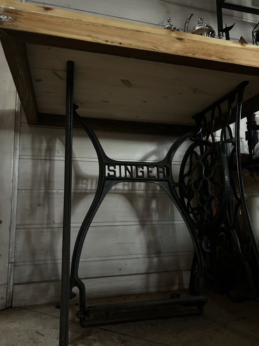 Stolik postument maszyna singer