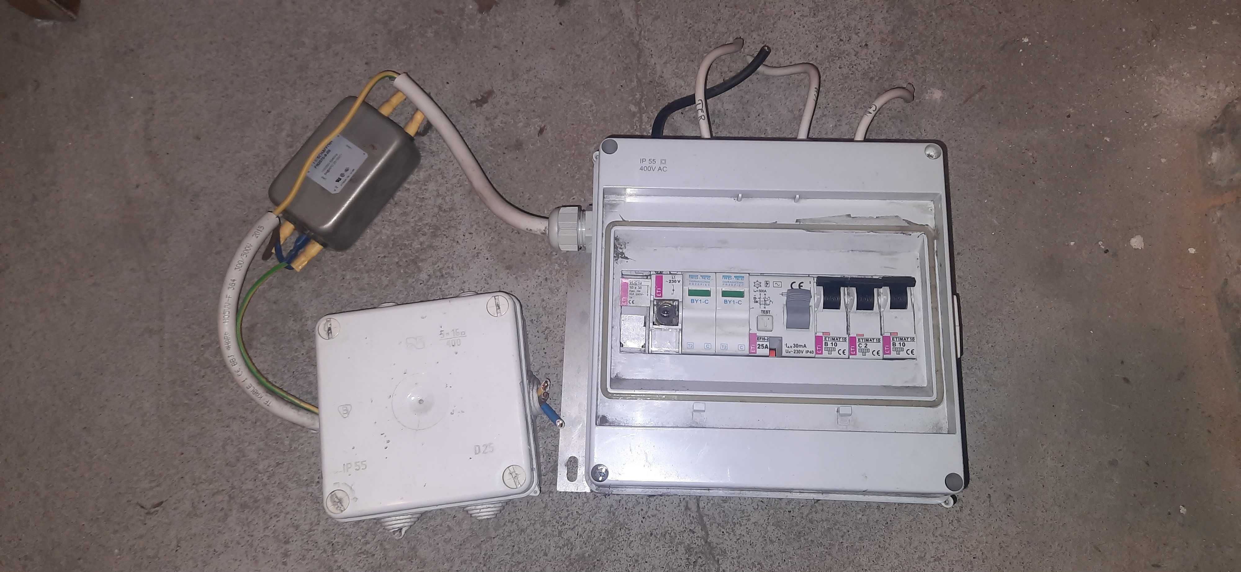 Wyprzedaż garażowa nowych elektrycznych rzeczy