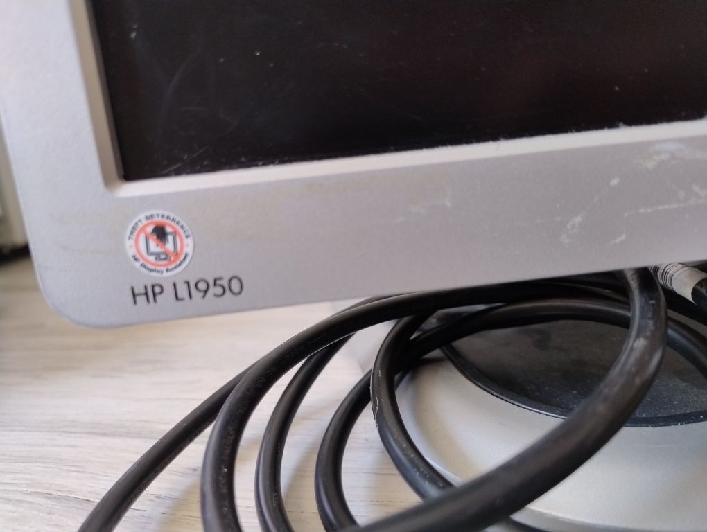 Monitor HP L1950 19" za darmo