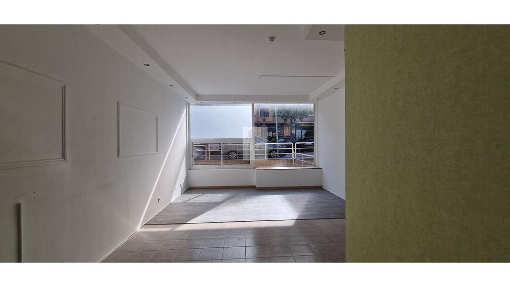 Loja – ampla – galeria comercial