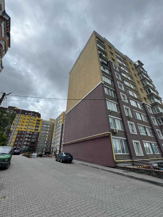 1к, новобудова біля парку і озера , мінімальне оформлення, поверх сер