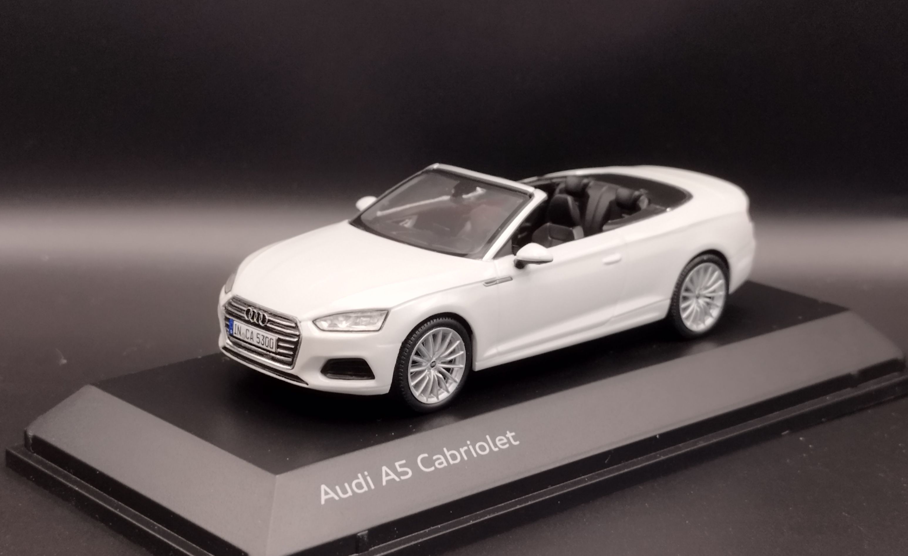 1:43 Spark Audi A5 cabriolet model nowy