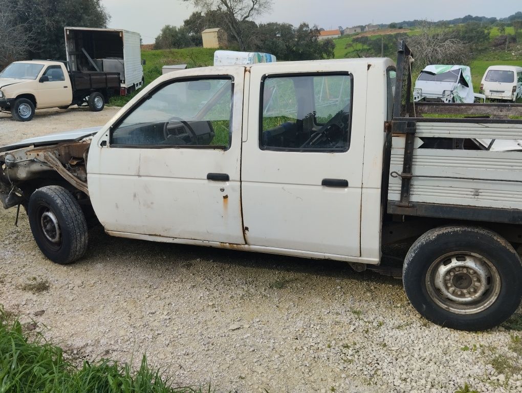 Nissan D21, para peças ou reparar