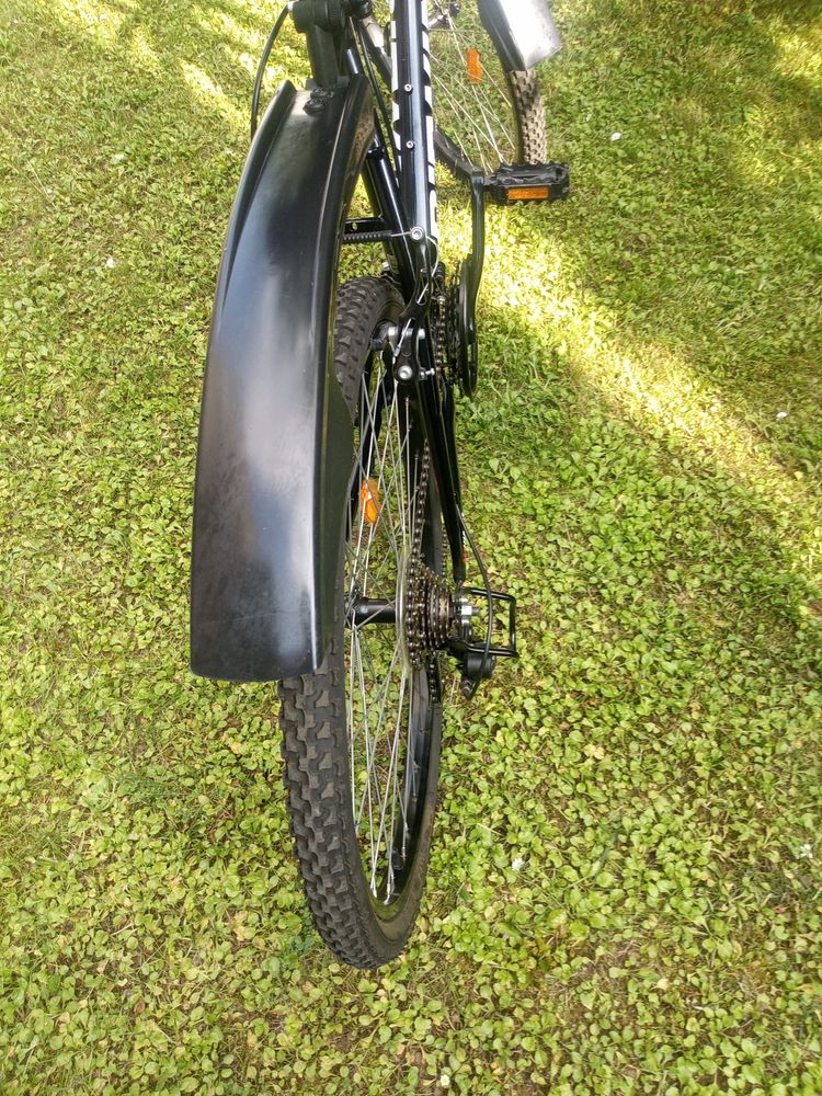 Czarny rower męski Decathlon B’Twin Rockrider 300
