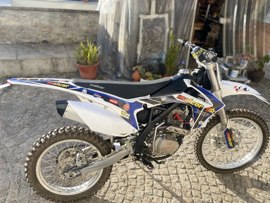 Malcor xzf 250 com starter eletrico. Poucas horas boa para iniciante