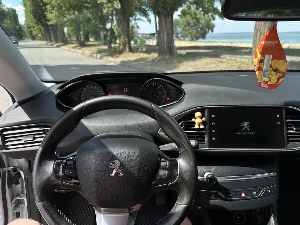 Продам PEUGEOT 308 2015