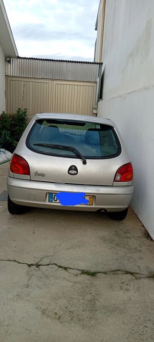 FORD FIESTA 2000