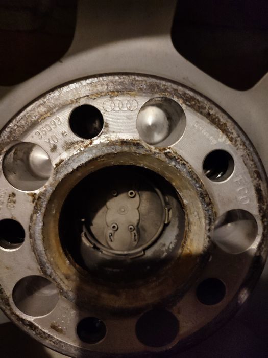 Opony zimowe i felgi Audi A4 225/55 R16