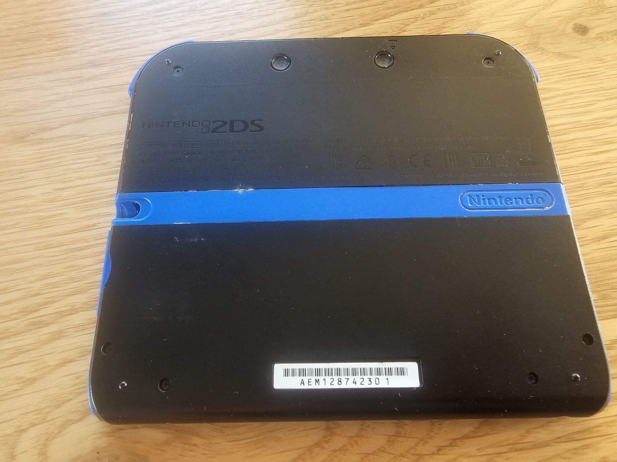 Nintendo 2ds + 7 gier