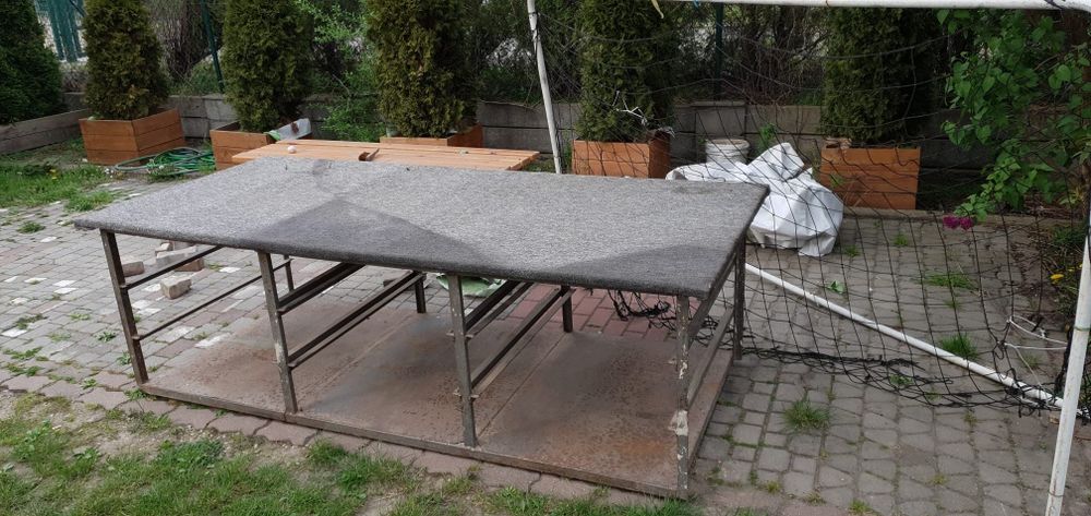 Stol montażowy solidny