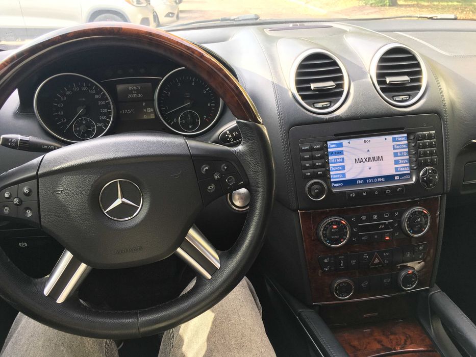Mercedes GL X164 официал на максималке, В оригинале.
