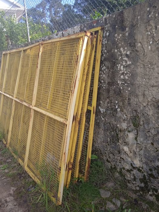 Grades em cor amarela