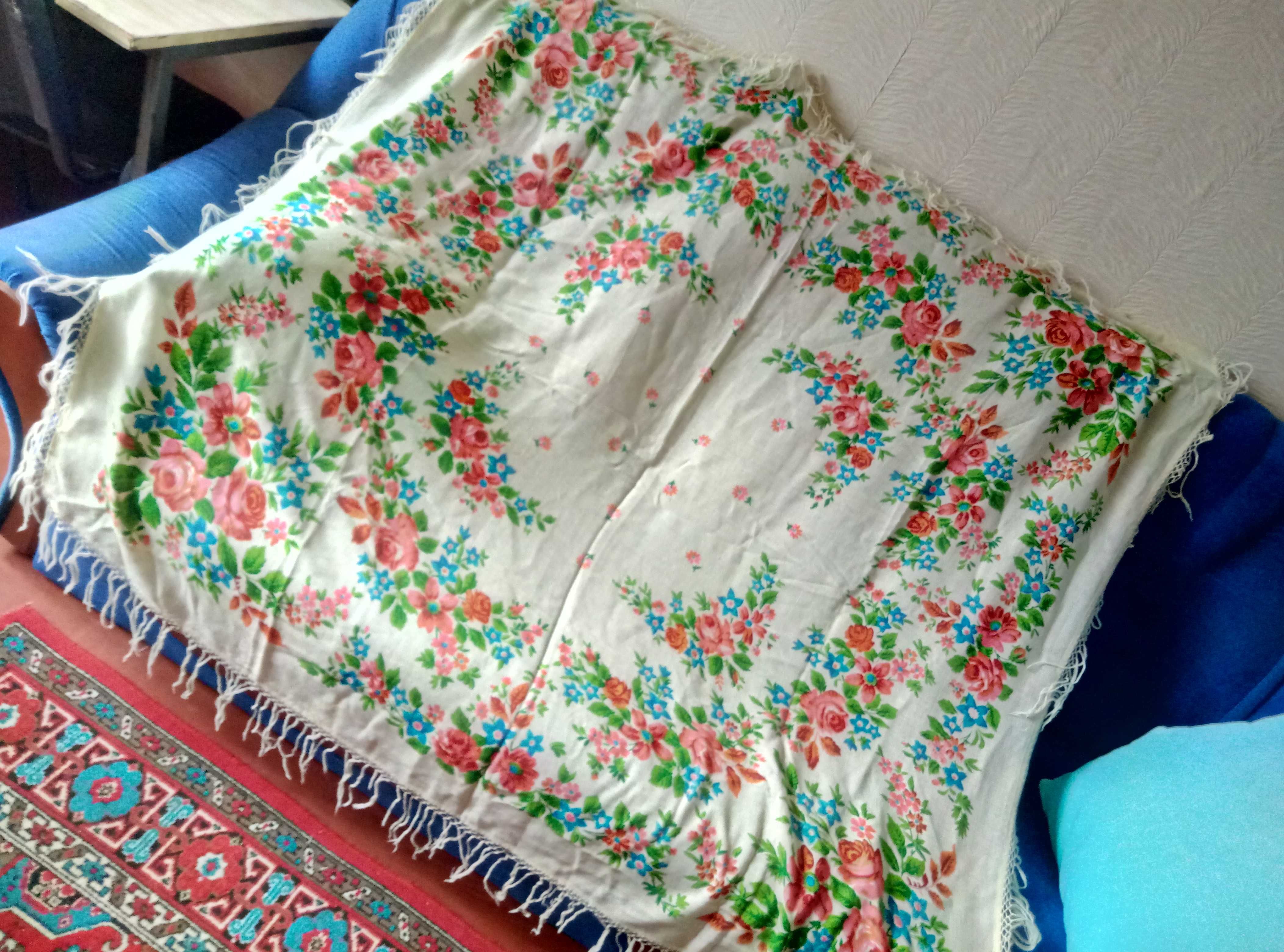 Шерстяной украинский платок с бахромой,советский-145х150 см+ бахрома