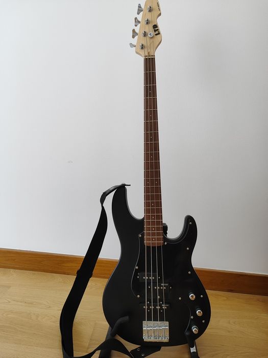 Baixo ESP LTD de quatro cordas