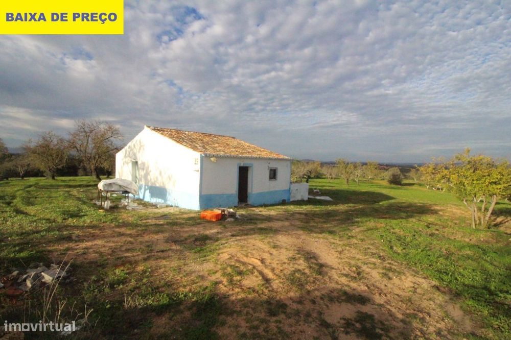 Quinta perto Amendoeiras Golfe com uma casa habitável e uma Ruina