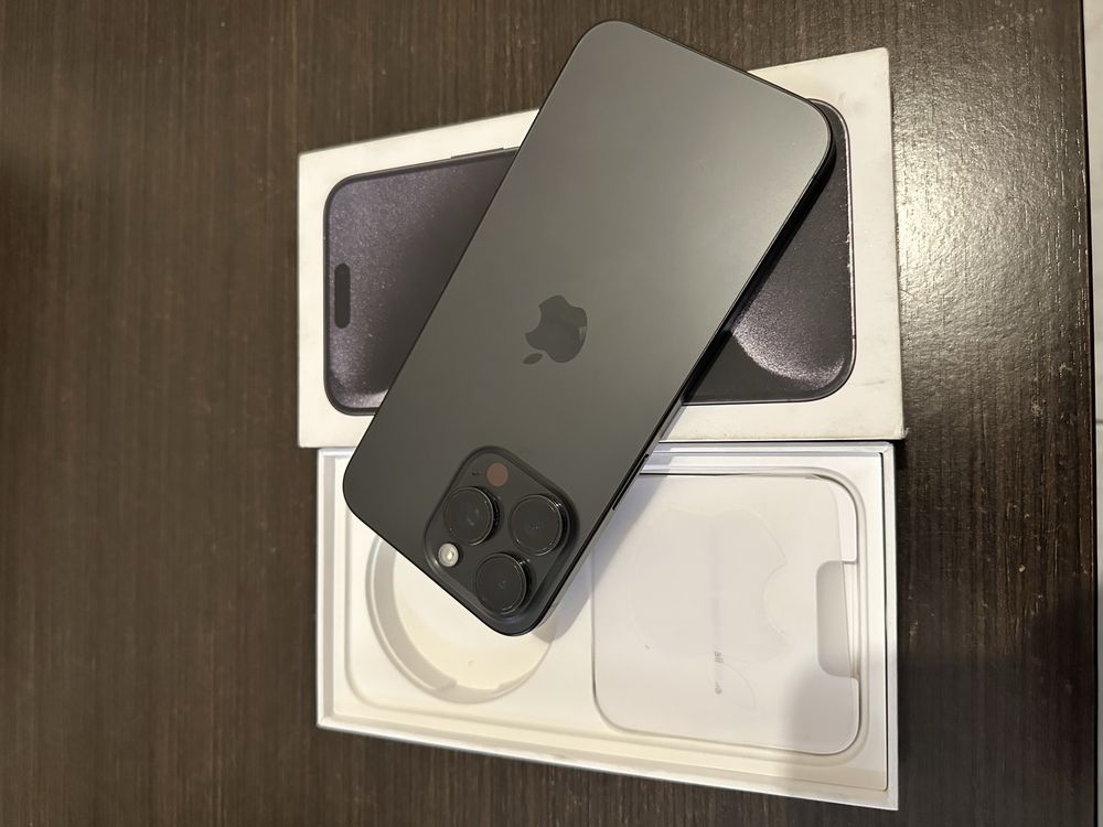 iPhone 15 pro Max como novo. Com garantia