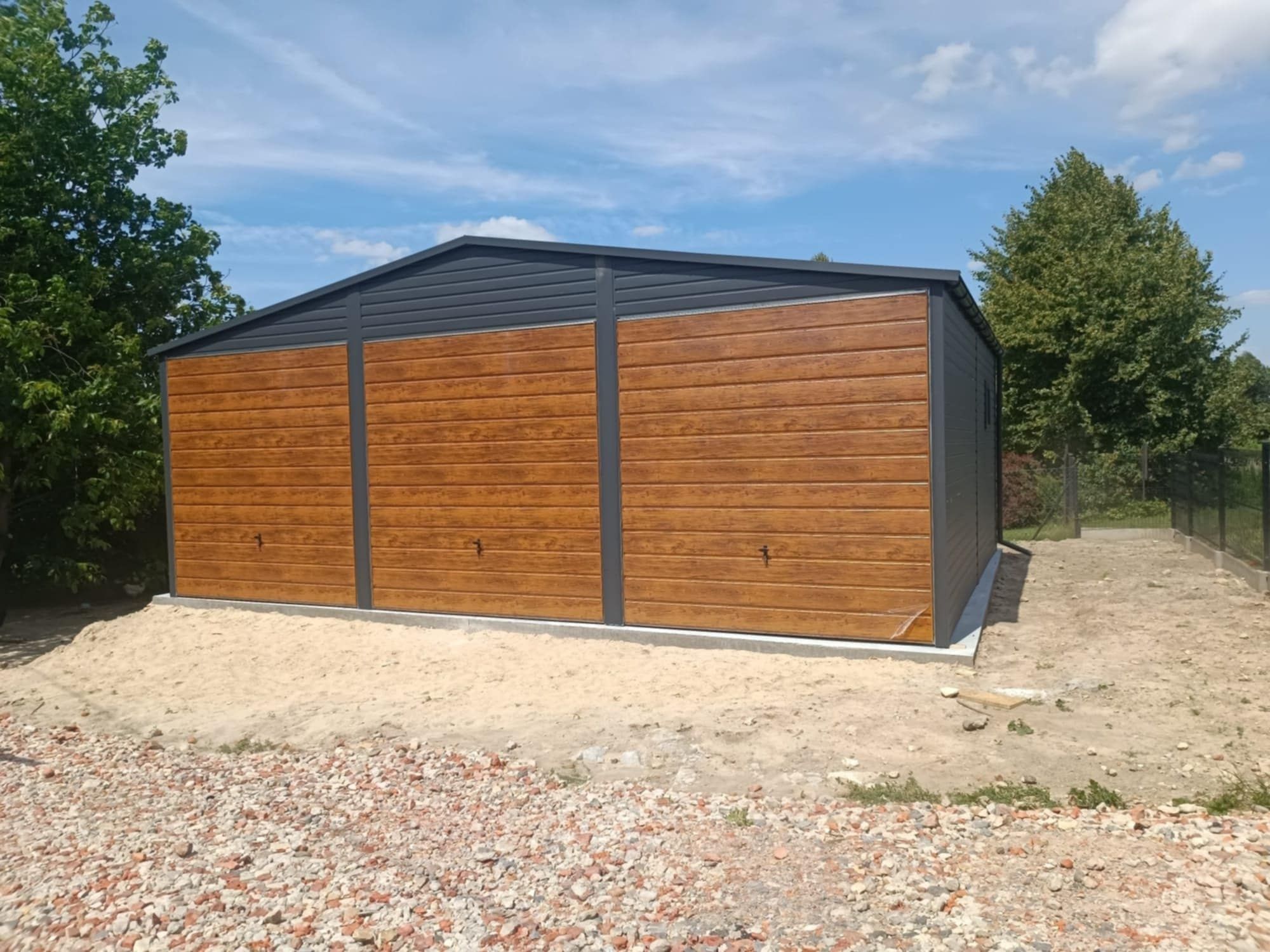 Garaż blaszany drewnopodobny 9x6 plus 3m zadadzenie kolor złoty dob