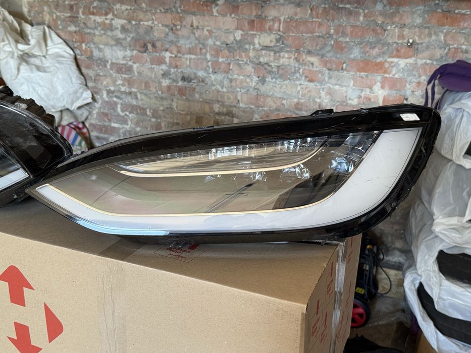 Фара Tesla X 2022 (ліва)під ремонт