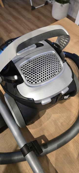 Bardzo mocny odkurzacz workowy ELECTROLUX Classic Silence o mocy 2500W