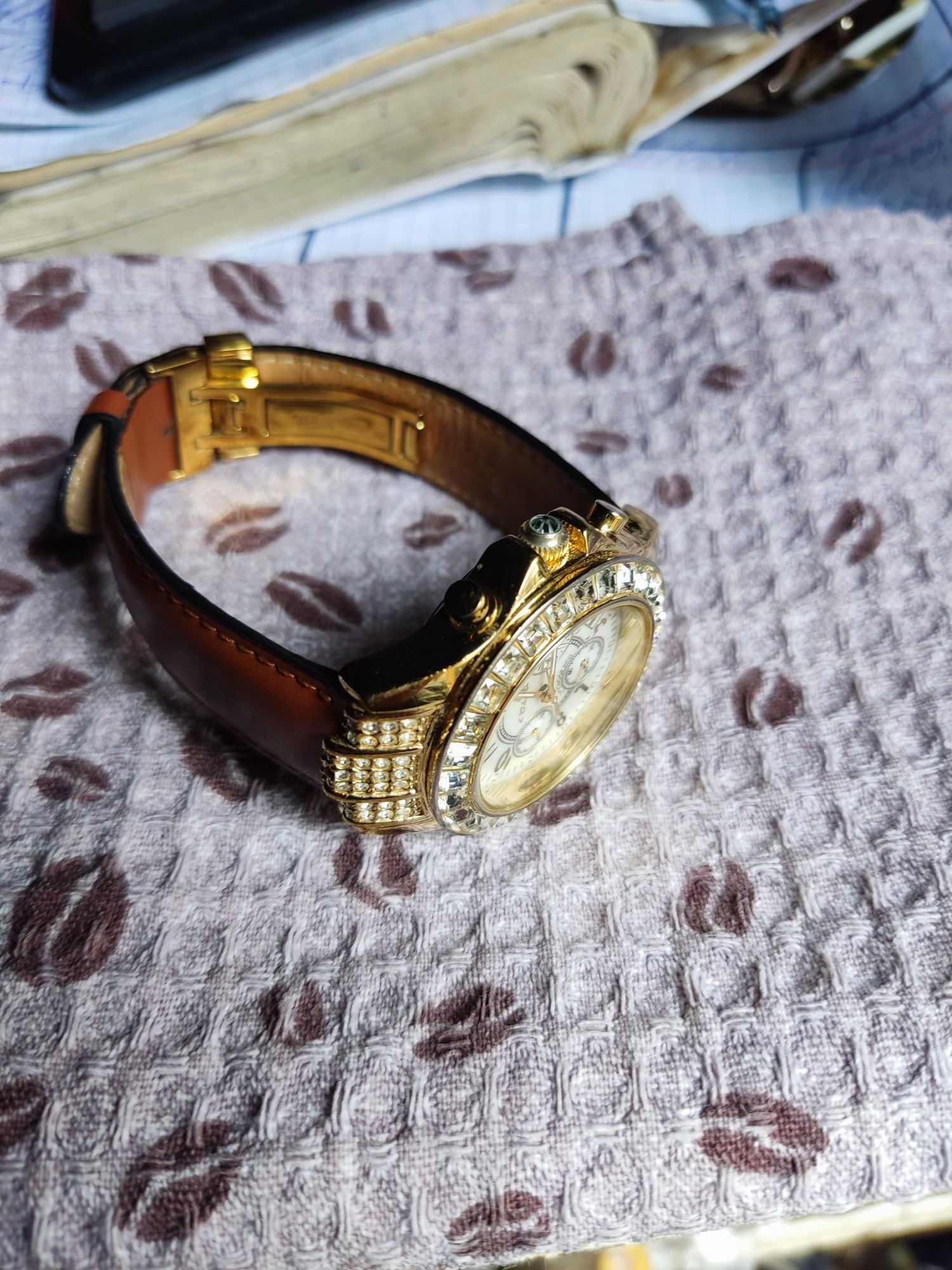 Продаю часы Le Chic
