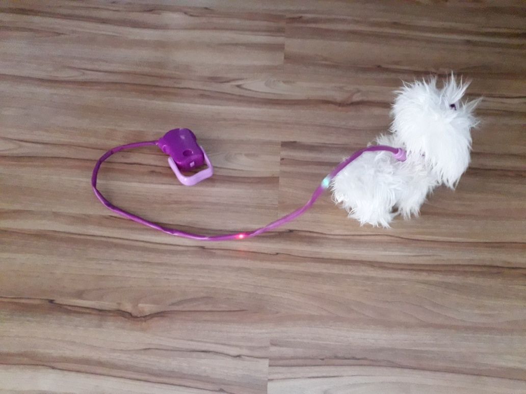 Piesek interaktywny FLUFFY marki AniMagic chodzi na smyczy szczeka