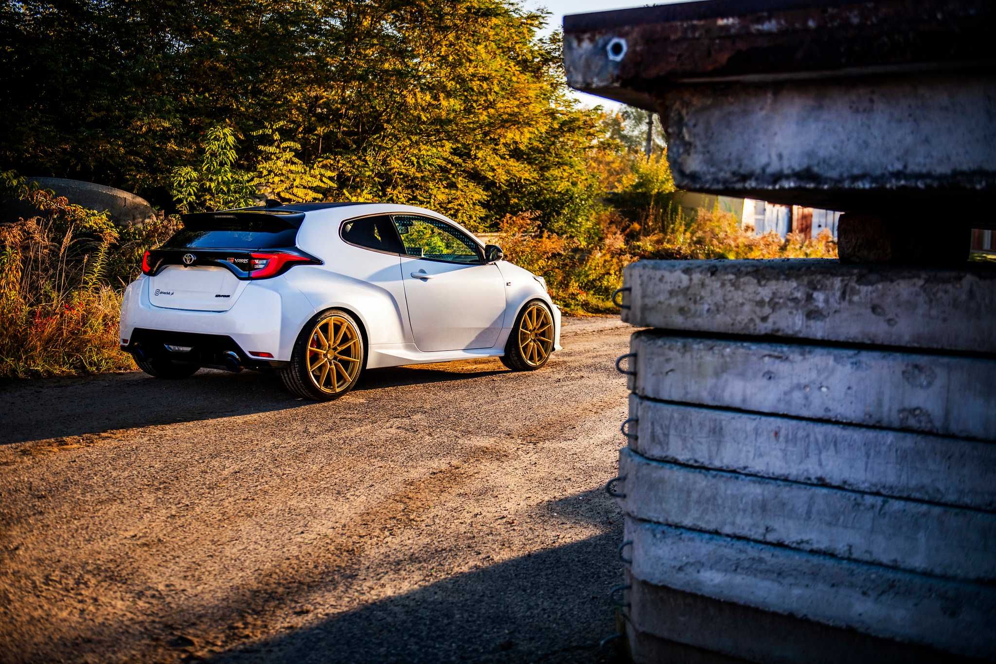 Lekkie felgi JR-Wheels SL02 18" 8J 18x8" 5x114,3 Toyota Yaris GR