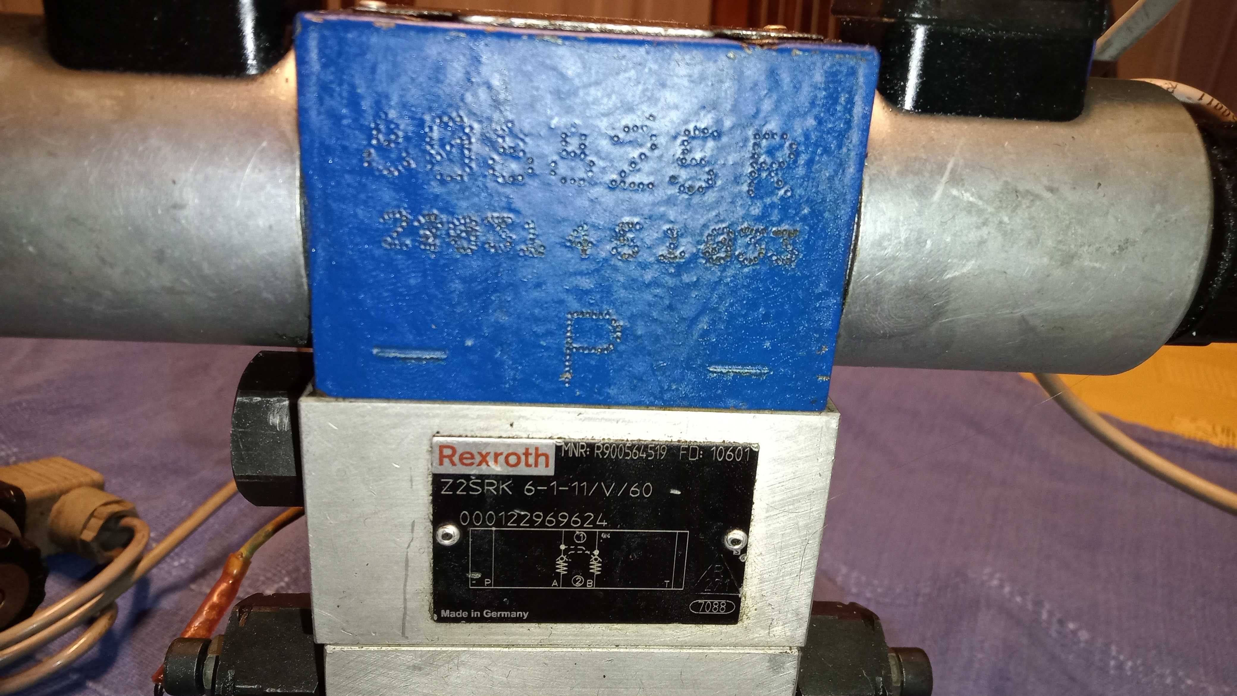 Rozdzielacz hydrauliczny z elektrozaworami 24V Rexroth