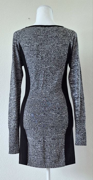 Vestido cinzento e preto (Morgan)