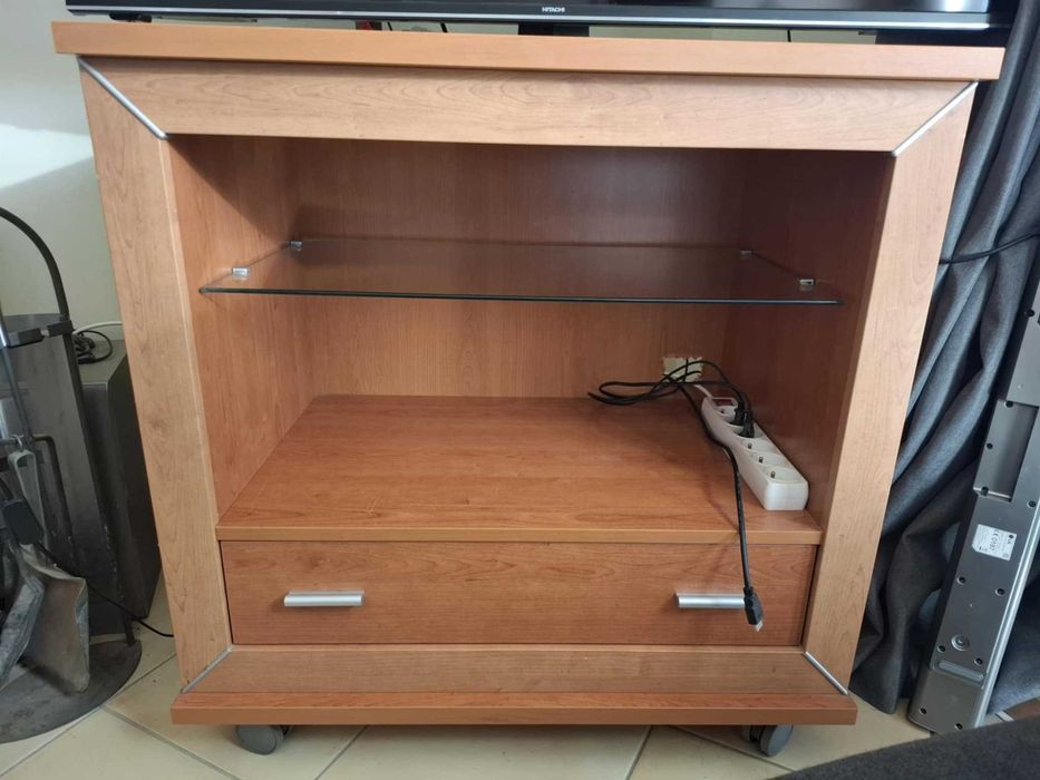 Móvel de televisão com rodas