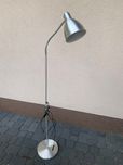 Lampa stojąca regulowana