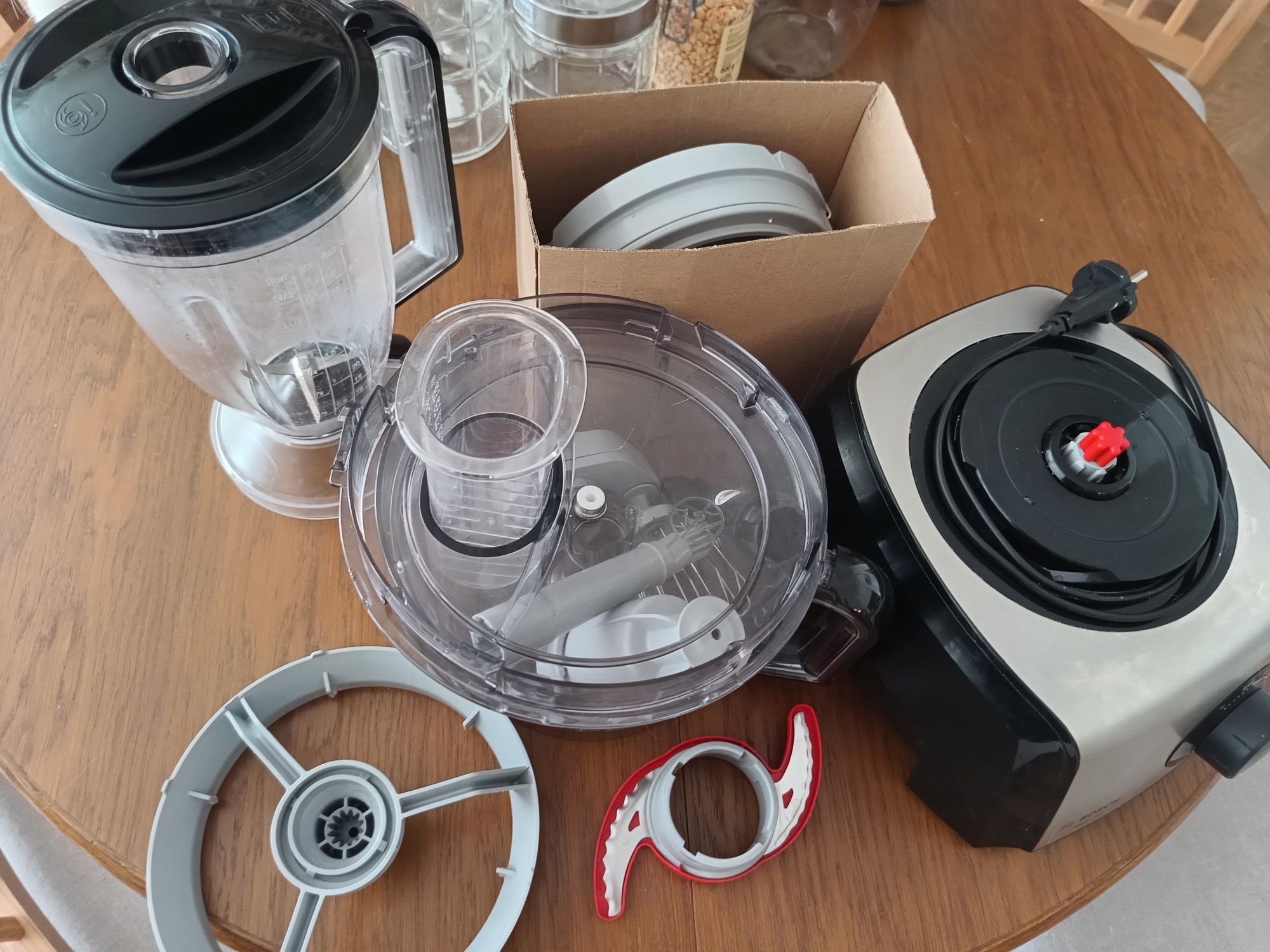 Robot kuchenny Bosch kostkarka blender kielichowy

Robot potrafi bardz