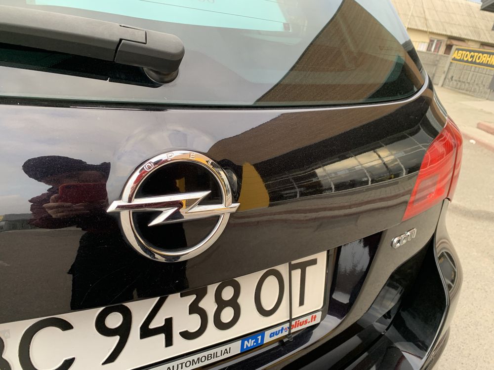 Opel Astra J 2011