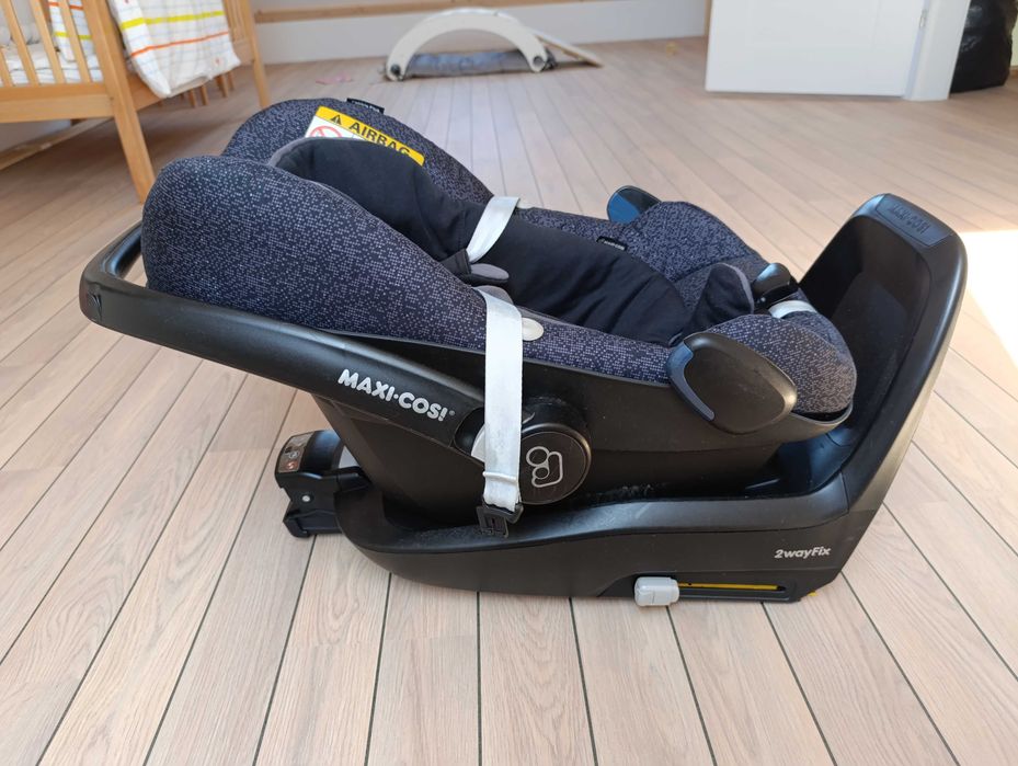 Fotelik Maxi Cosi Pebble Plus wraz z bazą Isofix