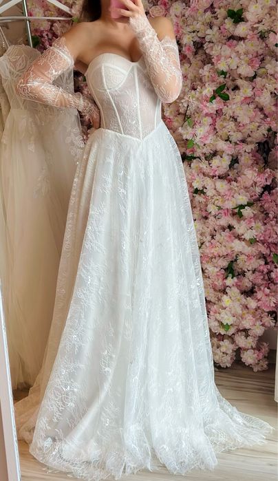 Nowiutka, wyjątkowa suknia ślubna z ekskluzywnej francuskiej koronki