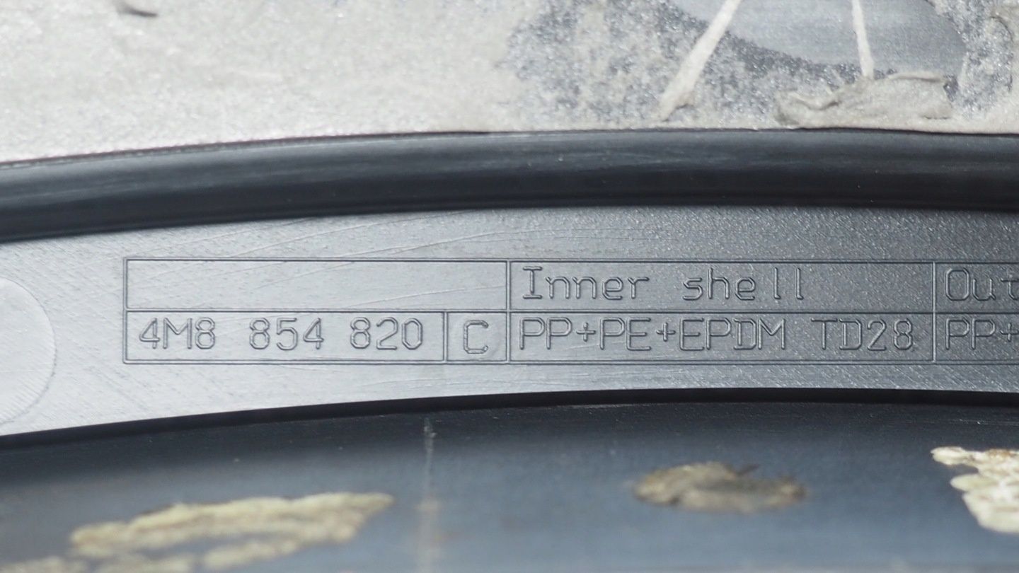 Audi Q8 RSQ8 4M listwa błotnika prawa tył 4M8854820C