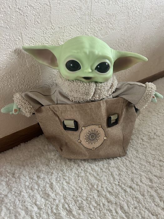 Бейбі Йода із сумкою