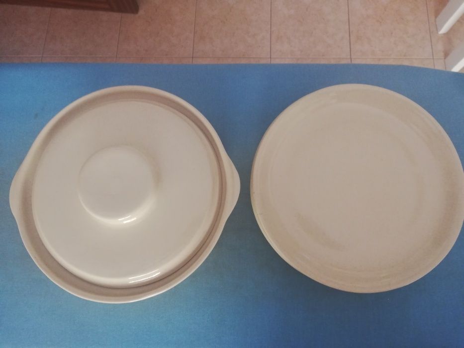 Vendo conjunto de 6 pratos grés beje + CAÇAROLA - Novos